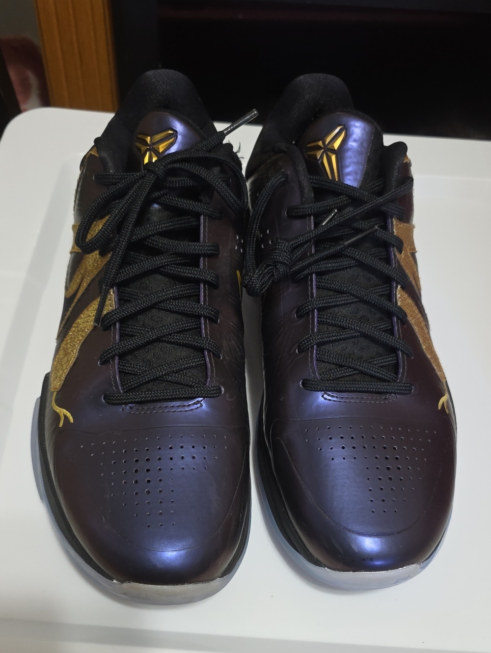 Nike Men’s Low-Top Basketball Sneakers - Black & Gold